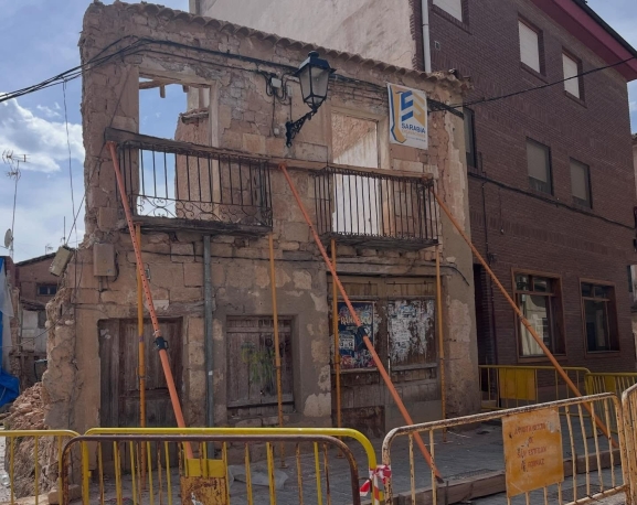 Peligro de derrumbe en la Calle Mayor de San Esteban: El Ayuntamiento da un ultimátum al propietario